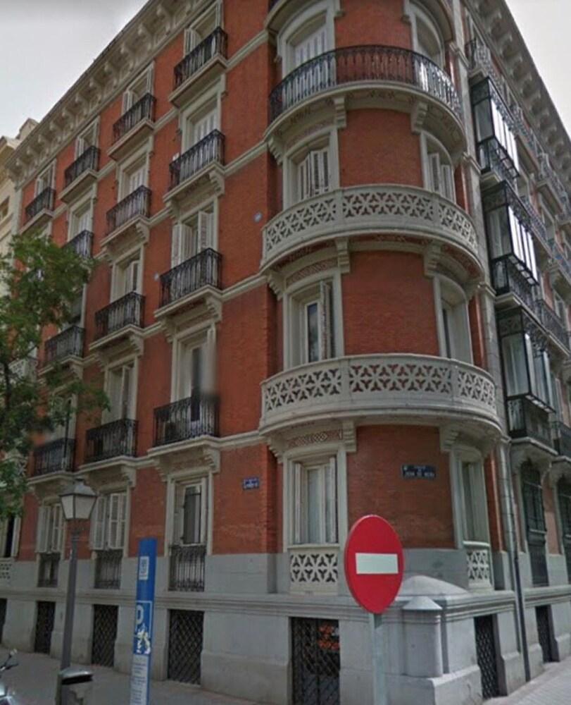 A And Z Juan De Mena (Adults Only) Hotel Madrid Exterior photo
